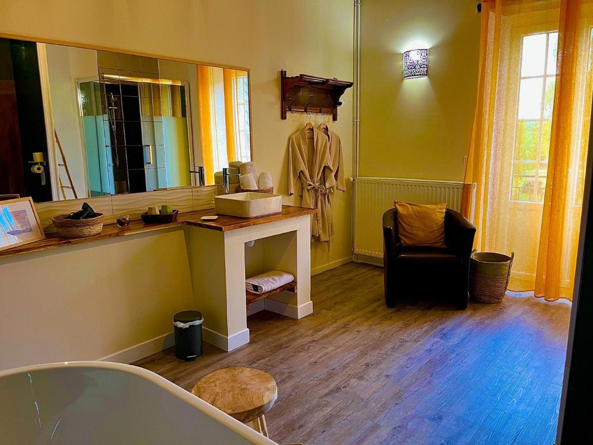 Le Manoir Des Haies Spa Les Champs-Géraux Kültér fotó